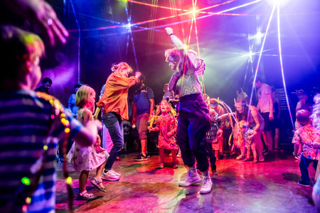 Spektakl: warsztaty: ŚWIATŁOOO / Julia Litwin / Poznań / wiek: 4+ / FESTIWAL NAJMŁODSZYCH 2025 - 2025-07-05 13:00 - Poznań