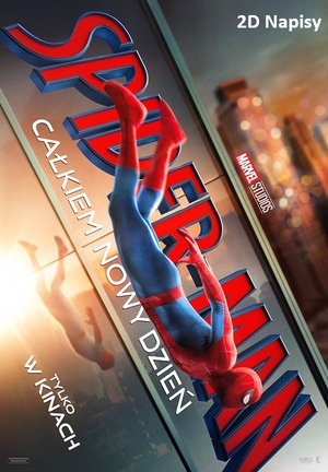 Plakat z tytułem: Spider-Man: Całkiem Nowy Dzień. Tekst na tle zdjęcia na którym widnieje Spider-Man lecący w dół lotem nurkowym wzdłuż ściany wieżowca. W oddali widać niewyraźnie kolejne wieżowce miasta.