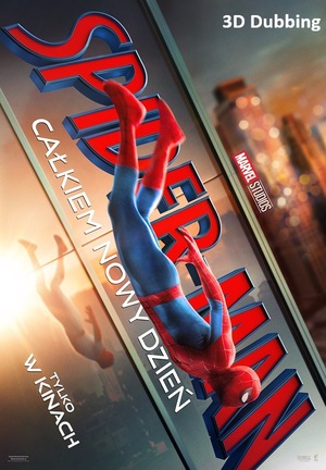 Plakat z tytułem: Spider-Man: Całkiem Nowy Dzień. Tekst na tle zdjęcia na którym widnieje Spider-Man lecący w dół lotem nurkowym wzdłuż ściany wieżowca. W oddali widać niewyraźnie kolejne wieżowce miasta.