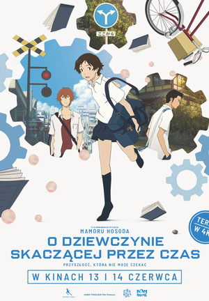 Kolorowa grafika. Kolaż animowanych elementów. Dziewczyny w szkolnym mundurku, kół zębatych, osoby idącej po przejściu dla pieszych, osoby w ogródku, roweru. Tło grafiki jest białe.