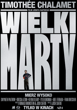 Kolorowy plakat. Czarne tło, napis wielkimi literami „Wielki Marty”. Na wysokości litery A sylwetka młodego mężczyzny.