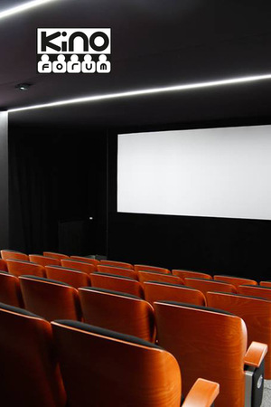 zdjęcie sali kameralnej w kinie Forum. fotele i ekran.