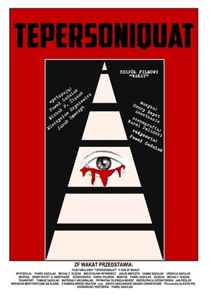 Plakat „Tepersoniquat”: czerwone tło i czarny prostokąt z jasną, zwężającą się formą przypominającą drogę. W centrum oko z krwawymi łzami. Wokół stylizowane napisy z obsadą i twórcami filmu.