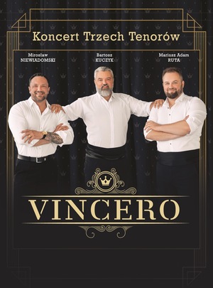 Trzech uśmiechniętych mężczyzn w białych koszulach.