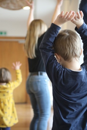 Strefa zabawy  „Kolorowy deszcz” – warsztaty muzyczno-taneczne dla dzieci