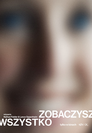Kolorowy plakat filmu. Bardzo rozmazane zdjęcie twarzy kobiety z bliska.