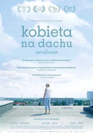 KOBIETA NA DACHU