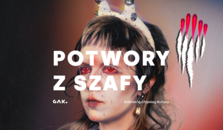 Na obrazku widać osobę z czerwonymi oczami i białą opaską. Na niej jest napis potwory szafy wraz z śladami po pazurach.