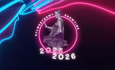 Na obrazie tancerka w błyszczącym stroju oraz napis Sylwestrowy Showtime