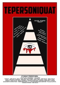 Plakat „Tepersoniquat”: czerwone tło i czarny prostokąt z jasną, zwężającą się formą przypominającą drogę. W centrum oko z krwawymi łzami. Wokół stylizowane napisy z obsadą i twórcami filmu.