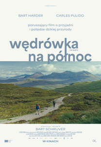 Plakat filmu &amp;quot;Wędrówka na północ&amp;quot;. W centrum plakatu krajobraz górski. Szlakiem idzie dwóch mężczyzn.