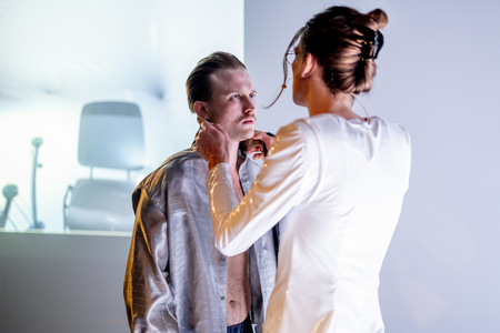 Zdjęcie z premiery spektaklu For Men duetu Pollera: Edmunda Krempińskiego i Jakuba Dylewskiego.