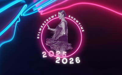 Na obrazie tancerka w błyszczącym stroju oraz napis Sylwestrowy Showtime