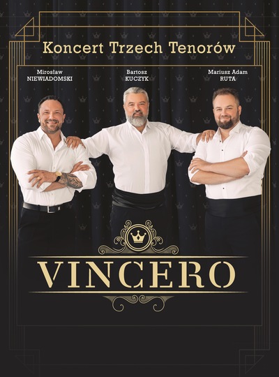 Trzech uśmiechniętych mężczyzn w białych koszulach.