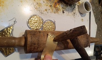 Slider - Wydarzenie: ZRÓB SOBIE BIŻU DZIEWCZYNO! - warsztat metaloplastyczny