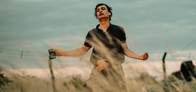 Slider - Film: SPOTKANIE FILOZOFICZNE: Łobuz